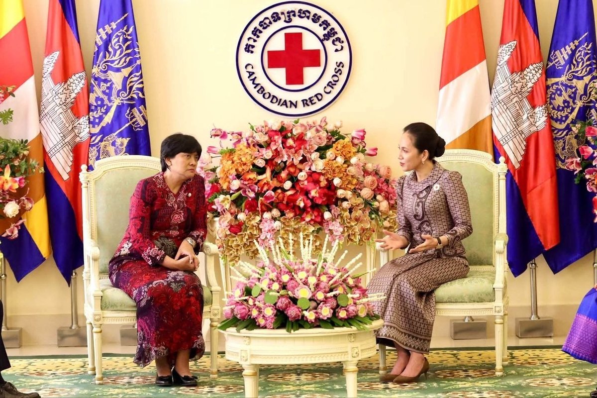 ពេជ ចន្ទមុន្នី 夫人代表柬埔寨高层,与马来西亚