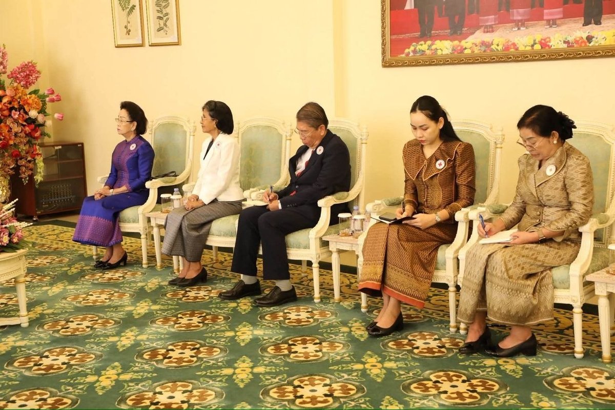 ពេជ ចន្ទមុន្នី 夫人代表柬埔寨高层,与马来西亚