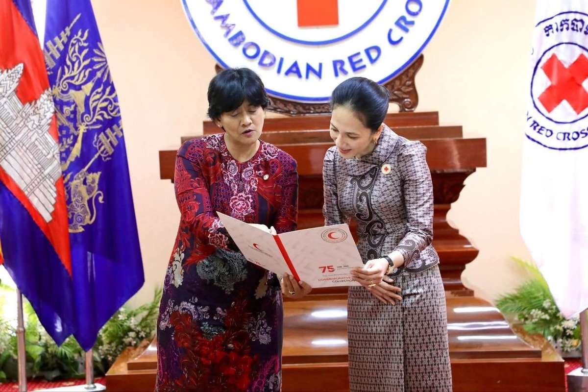 ពេជ ចន្ទមុន្នី 夫人代表柬埔寨高层,与马来西亚