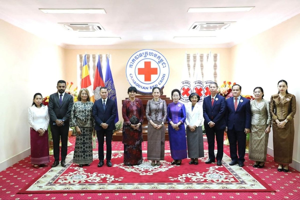 ពេជ ចន្ទមុន្នី 夫人代表柬埔寨高层,与马来西亚
