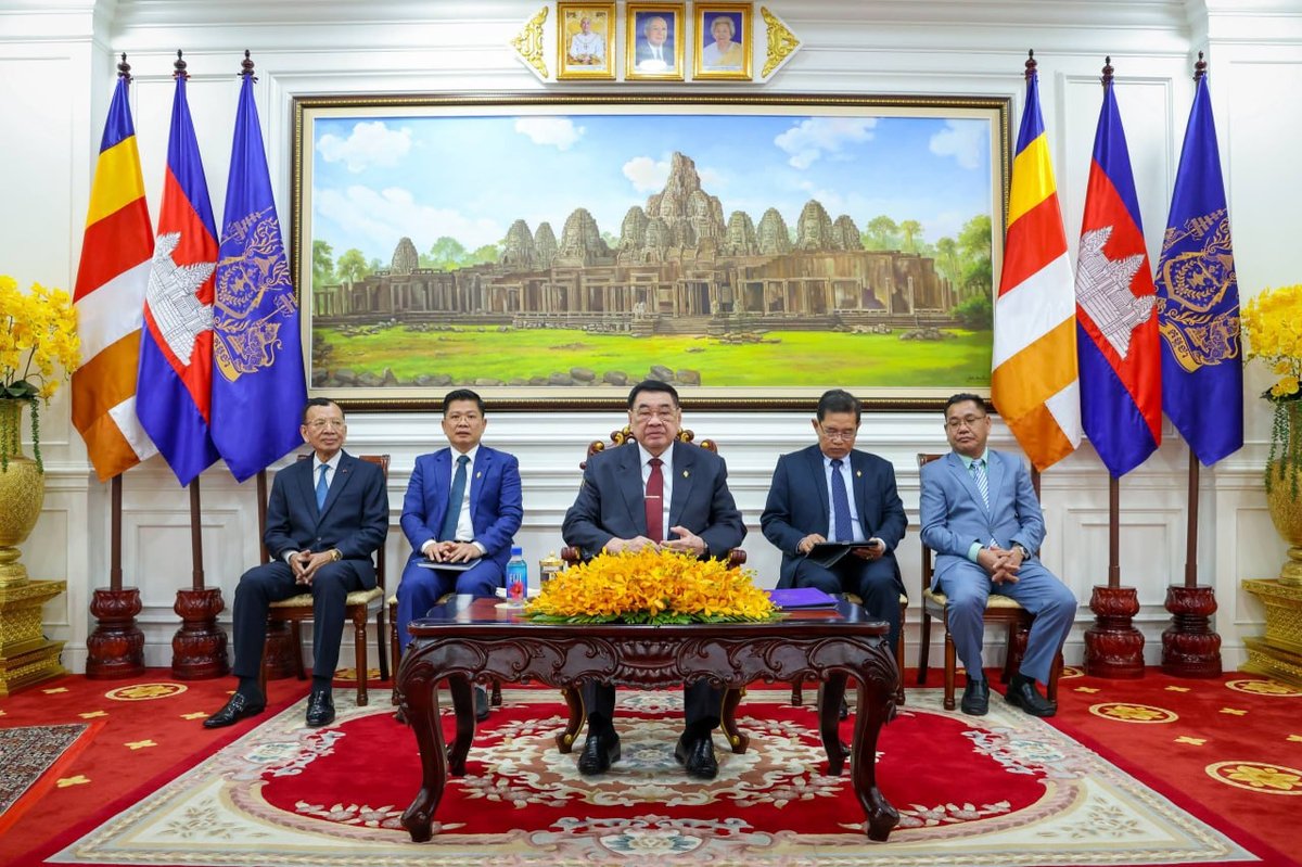 国会第一副主席鼓励留学生回国建设 充当友谊大使