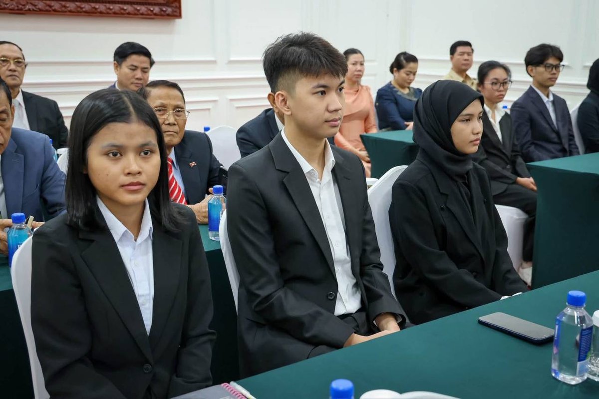 国会第一副主席鼓励留学生回国建设 充当友谊大使