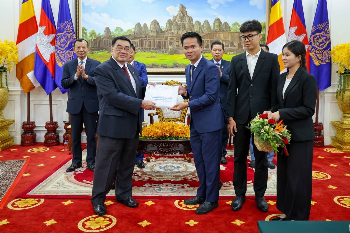 国会第一副主席鼓励留学生回国建设 充当友谊大使