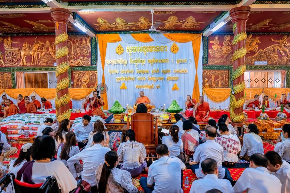 柬埔寨国会主席出席第七届亡人节祭祀活动