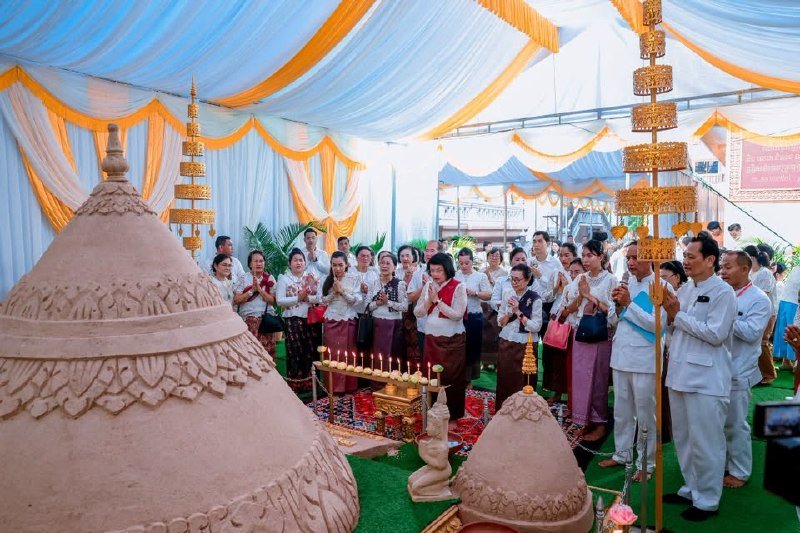 柬埔寨国会主席出席第七届亡人节祭祀活动
