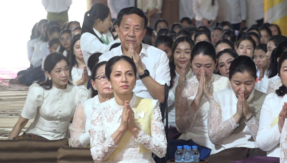 碧占莫妮出席亡人节第八轮布施仪式 祈求国泰民安