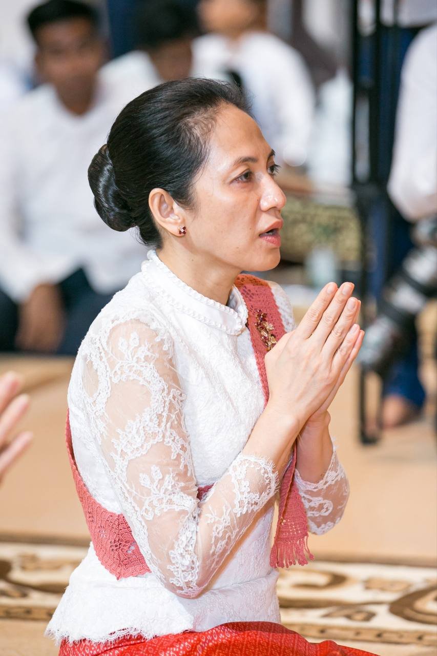 柬埔寨政要出席第8届亡人节布施活动