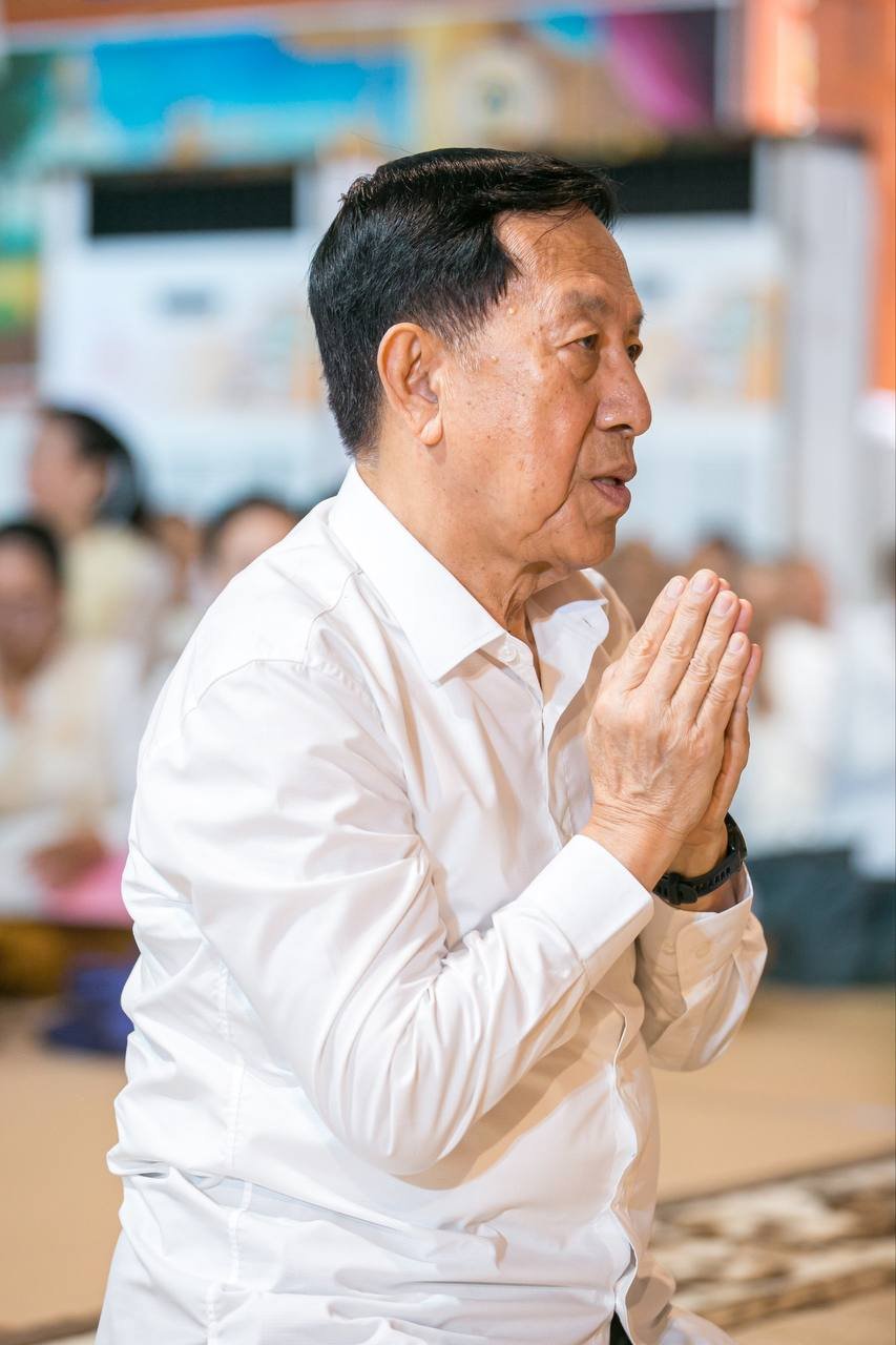 柬埔寨政要出席第8届亡人节布施活动