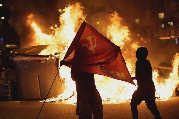 西班牙巴塞罗那爆发住房危机抗议 民众呼吁提前大选