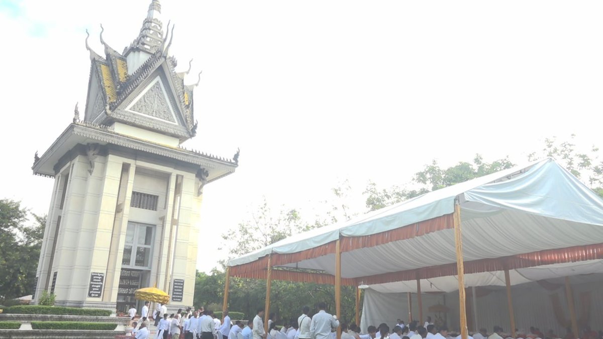 金边琼邑克博物馆举办亡人节祭祀活动