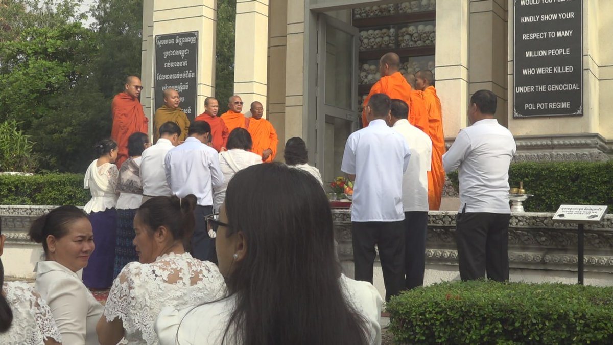 金边琼邑克博物馆举办亡人节祭祀活动