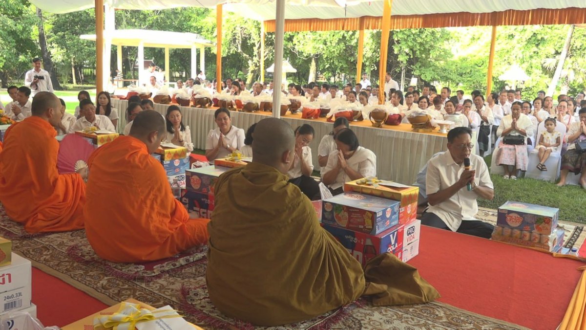 金边琼邑克博物馆举办亡人节祭祀活动