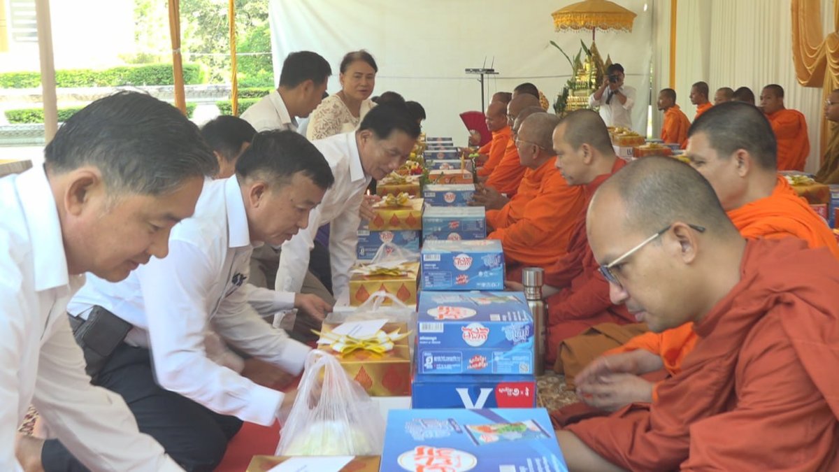 金边琼邑克博物馆举办亡人节祭祀活动