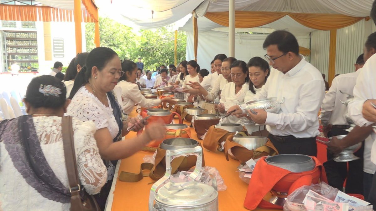 金边琼邑克博物馆举办亡人节祭祀活动