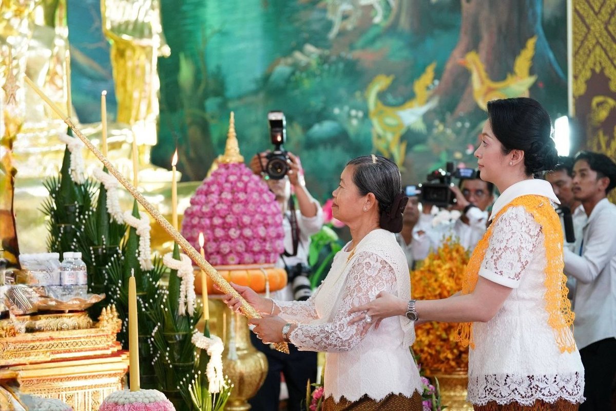 棉森婉出席波通寺亡人节诵经仪式 祈求国泰民安