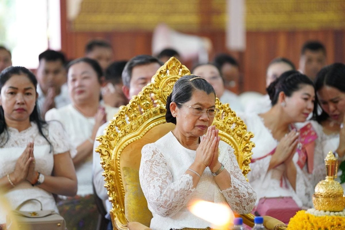 棉森婉出席波通寺亡人节诵经仪式 祈求国泰民安