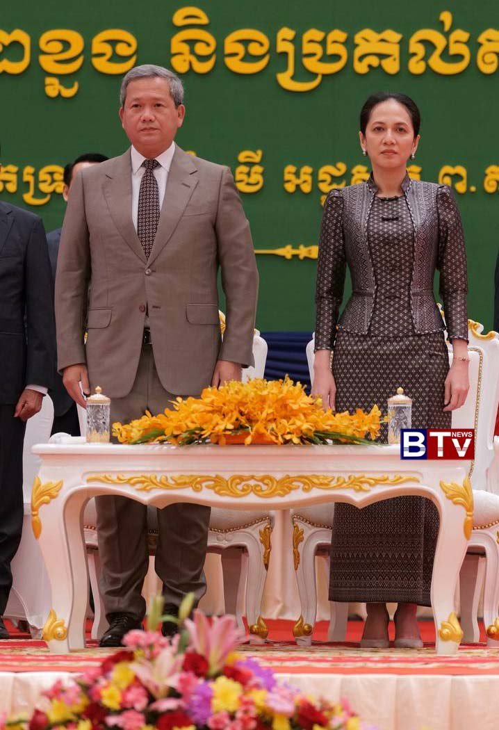 洪玛奈出席卫生科学大学校庆 颁发学生学位