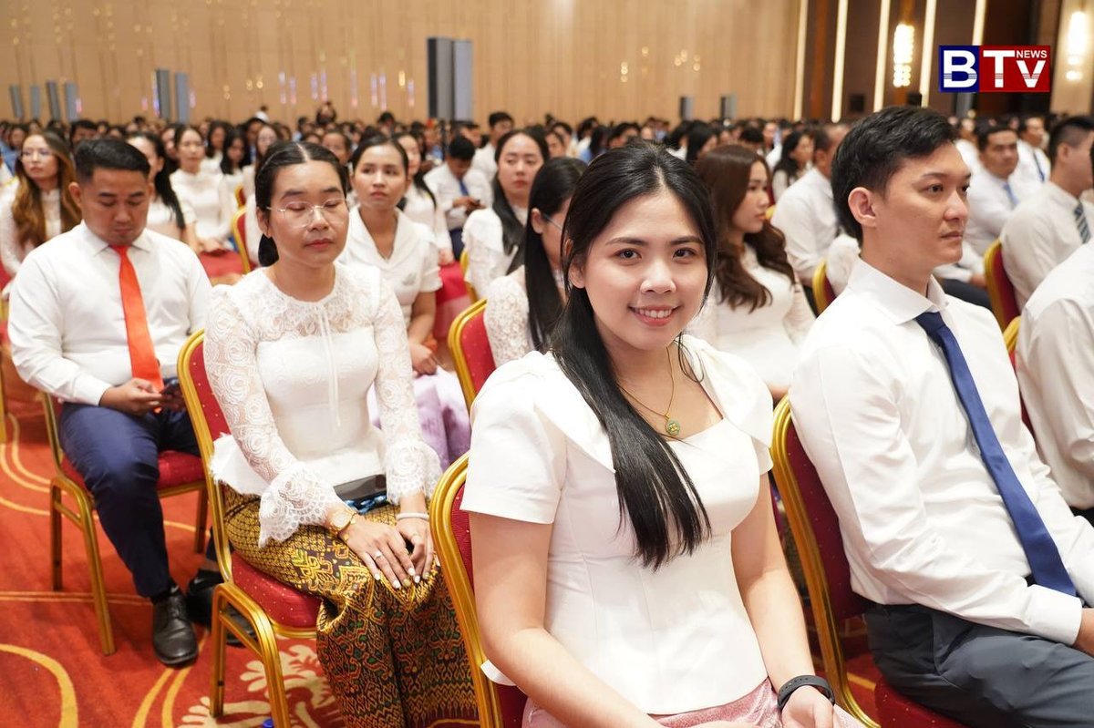 洪玛奈出席卫生科学大学校庆 颁发学生学位