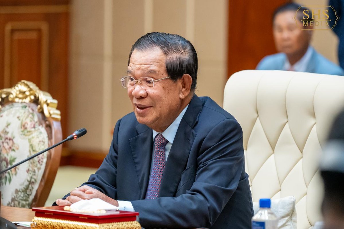 洪森会见老挝青年代表团 推动两国党际青年交流