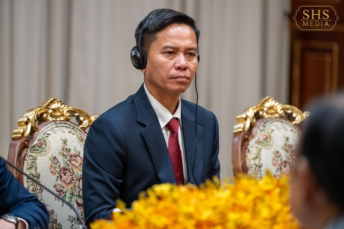洪森会见老挝青年代表团 推动两国党际青年交流