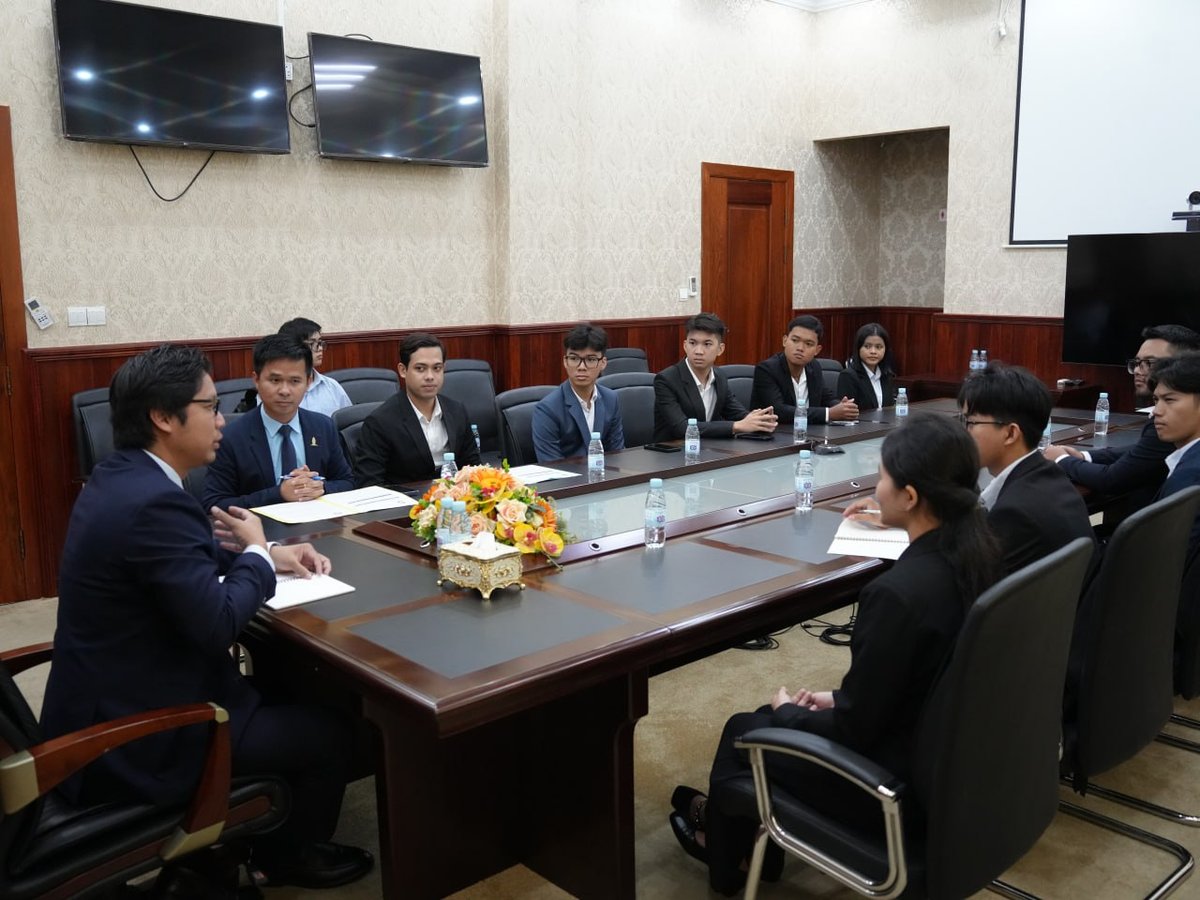 柬埔寨9名优秀学生获政府奖学金 赴华及赴欧深造