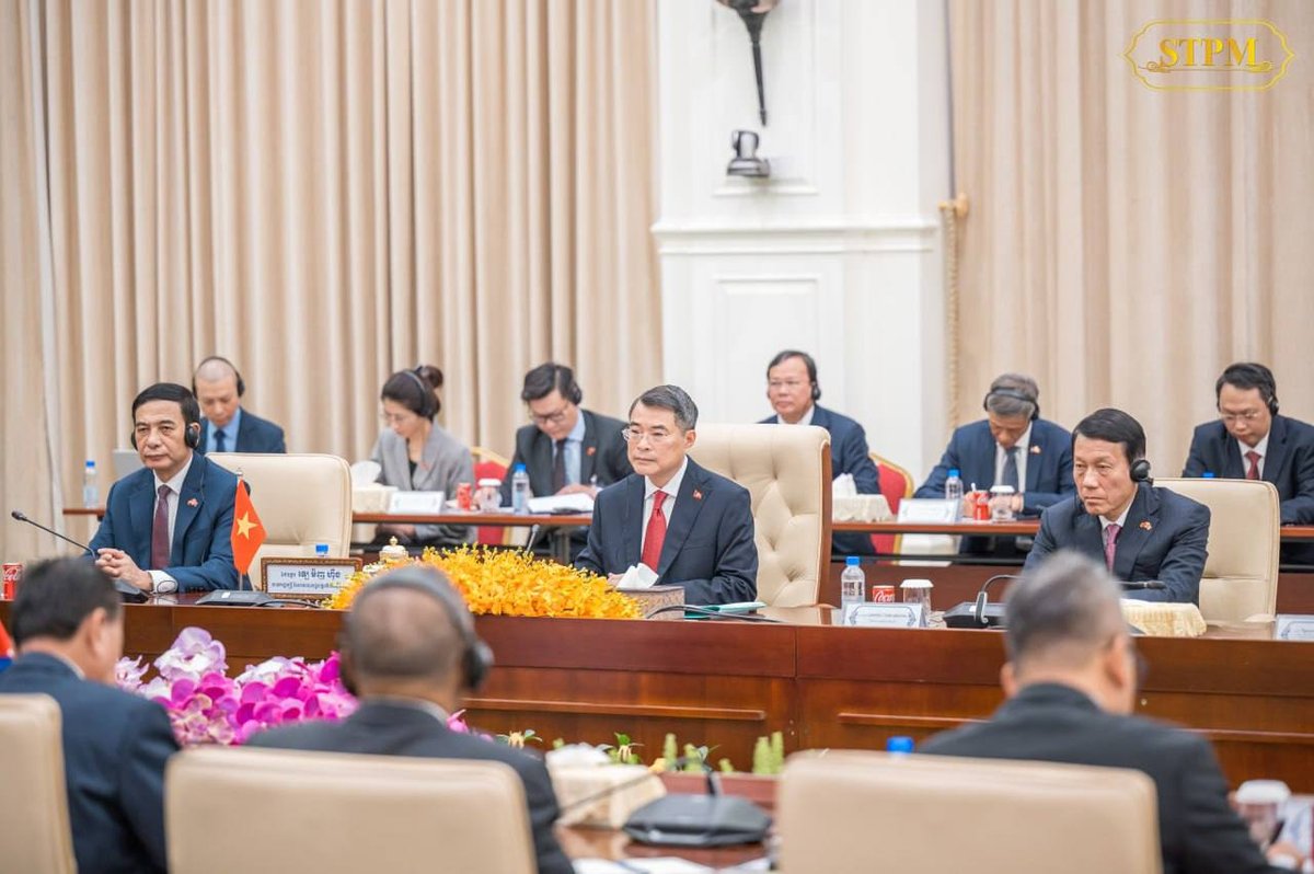 柬越总理和平大厦举行双边会谈 深化经贸合作