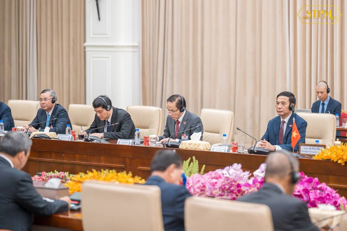 柬越总理和平大厦举行双边会谈 深化经贸合作