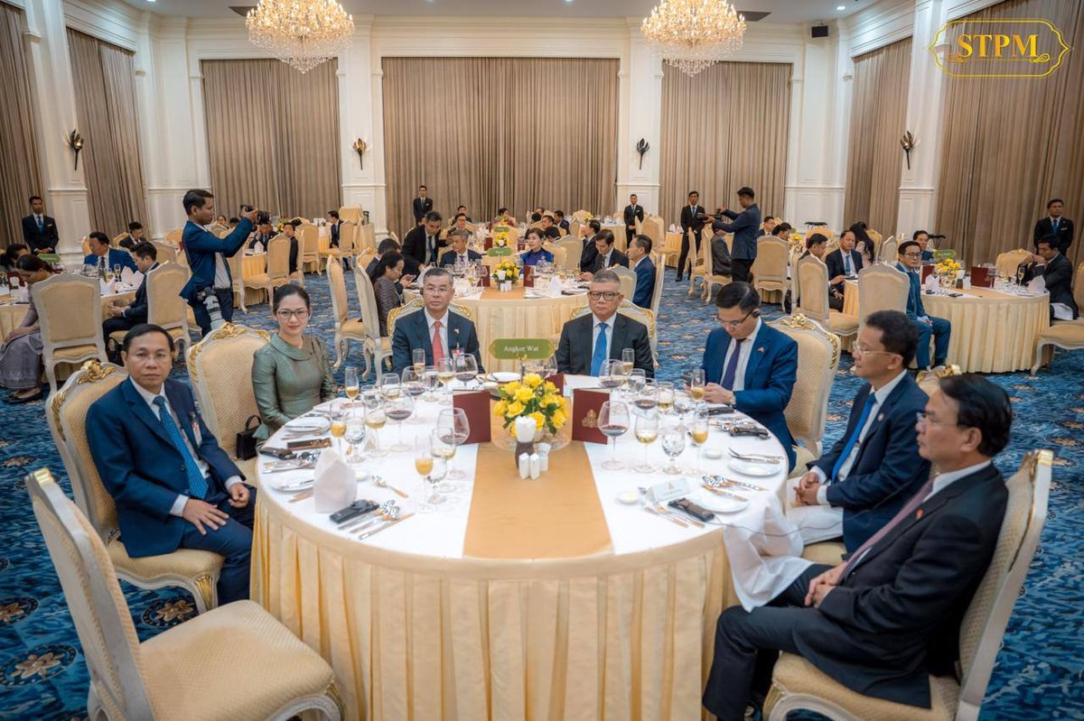 洪玛奈总理在金边设宴欢迎越南总理到访