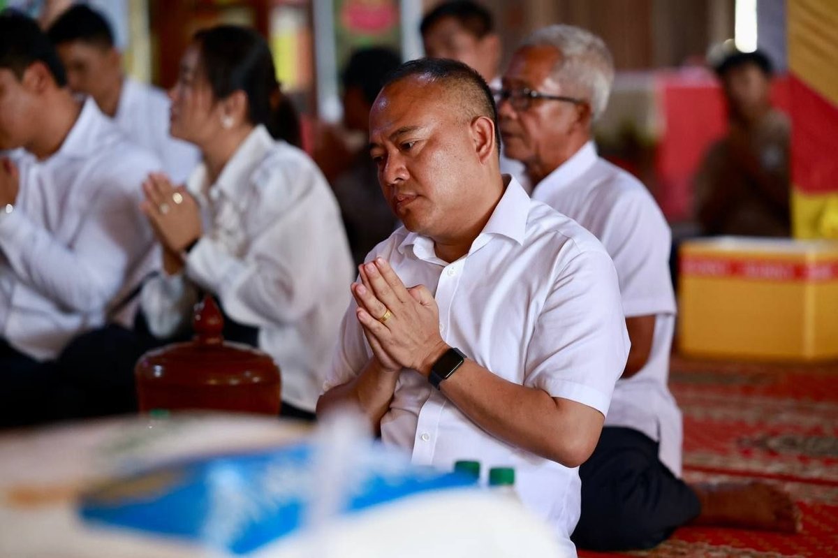 柏威夏省省长亡人节慰问寺庙 捐赠物资支持宗教活动