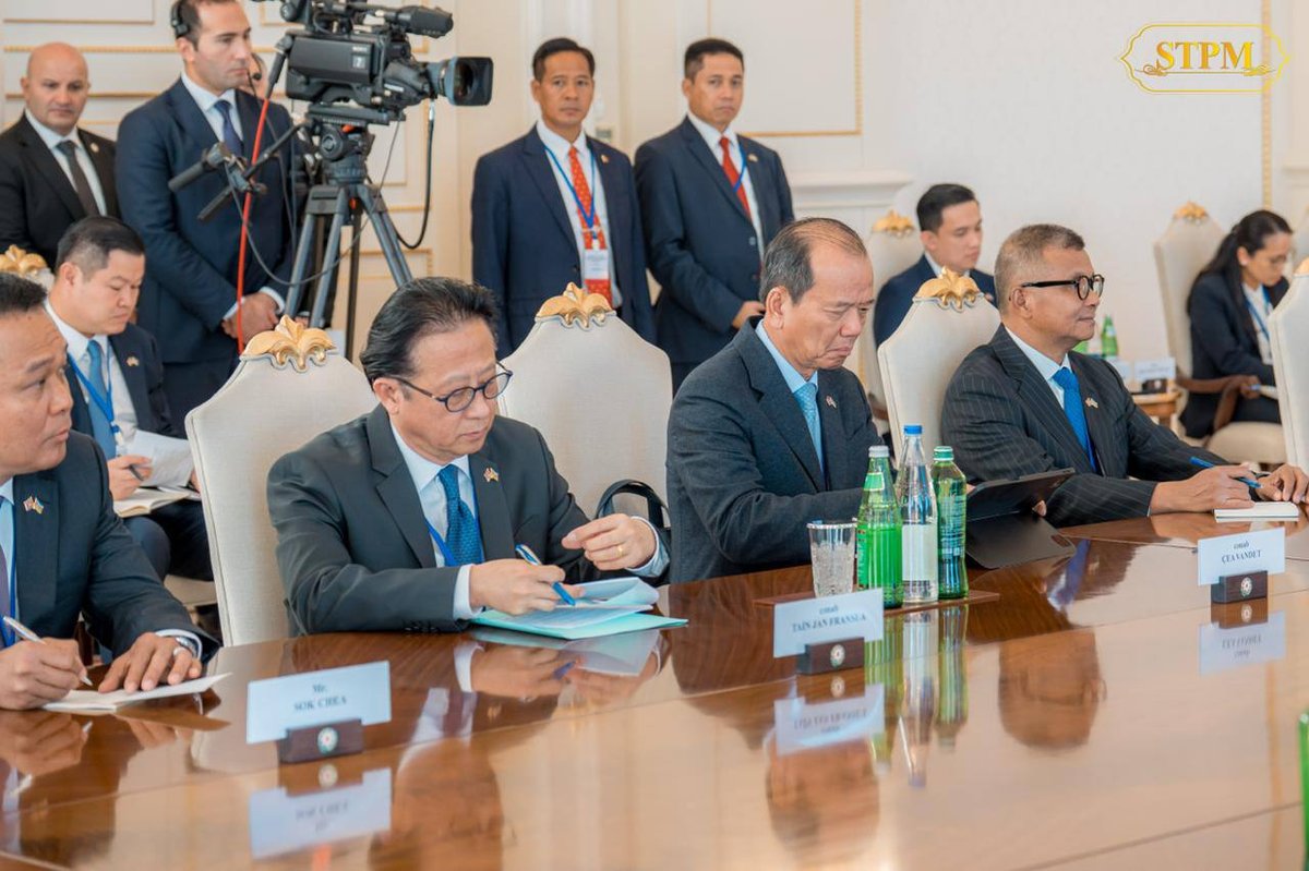 洪玛奈总理与阿塞拜疆总统举行双边会谈 深化双边合作