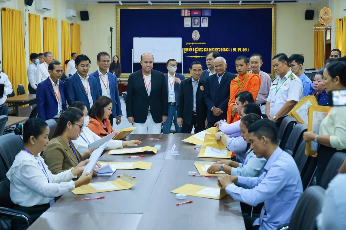 洪玛尼主持国家考试阅卷仪式 试卷封条正式开启