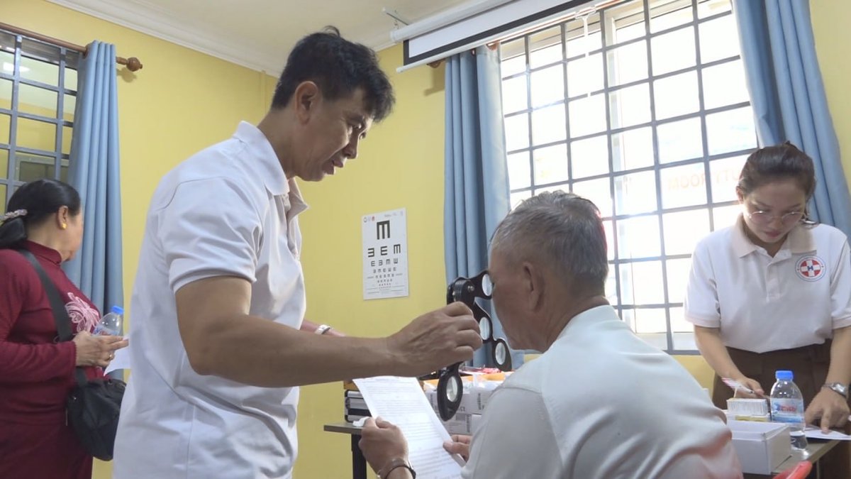 金边公立医院为Krang Thnong区居民提供免费眼科服务