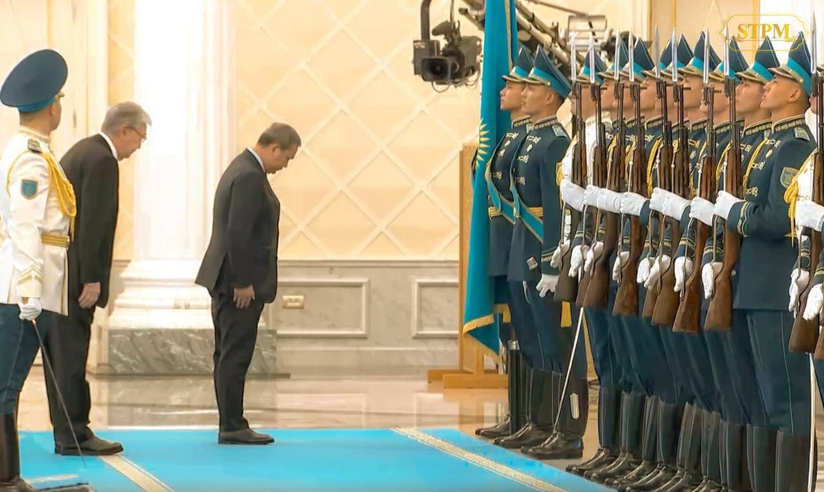 洪玛奈总理出席哈萨克斯坦官方欢迎仪式