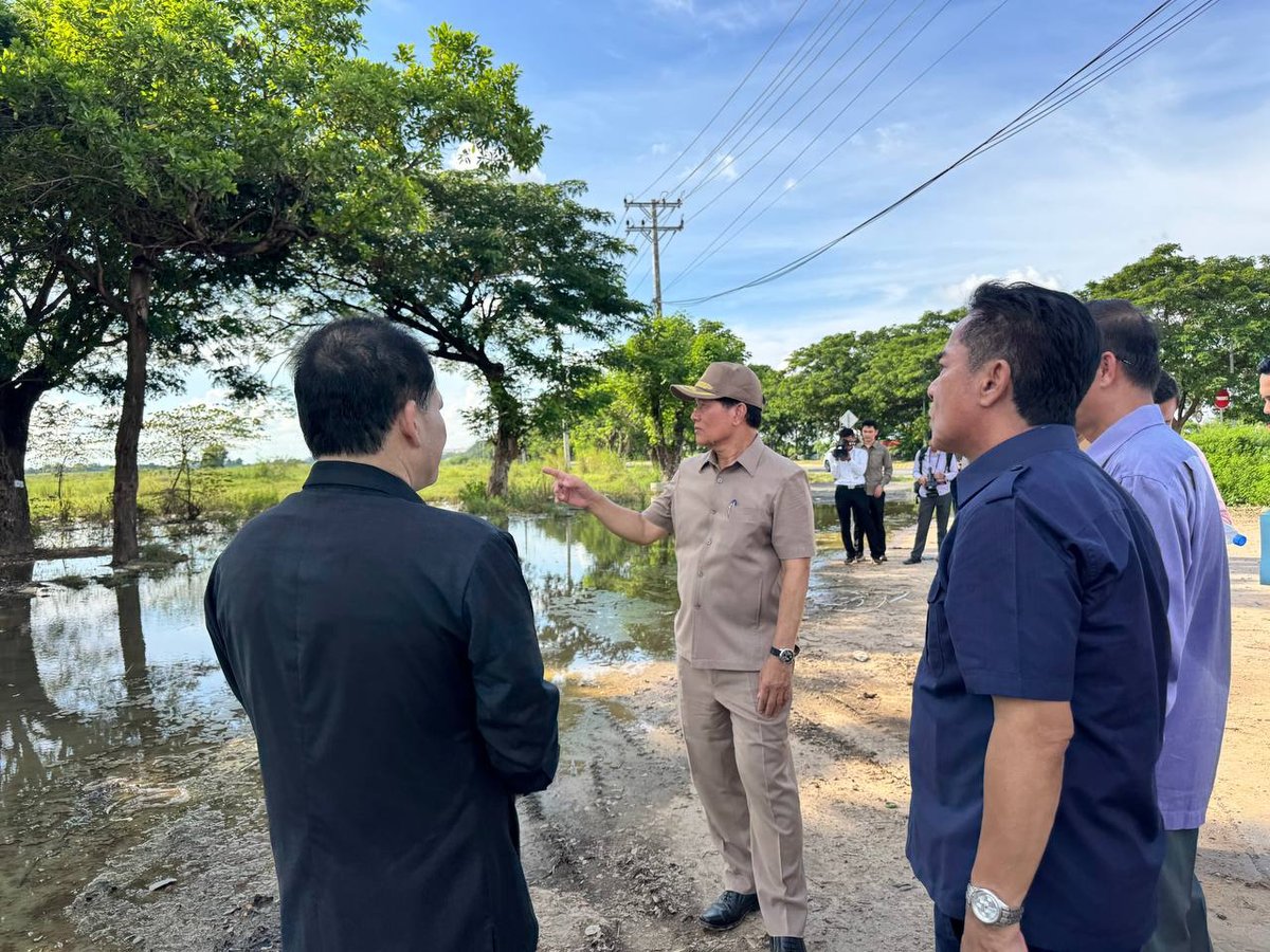 金边市长视察水净华区湄公河岸坍塌现场及胜利大道积水点,并下令