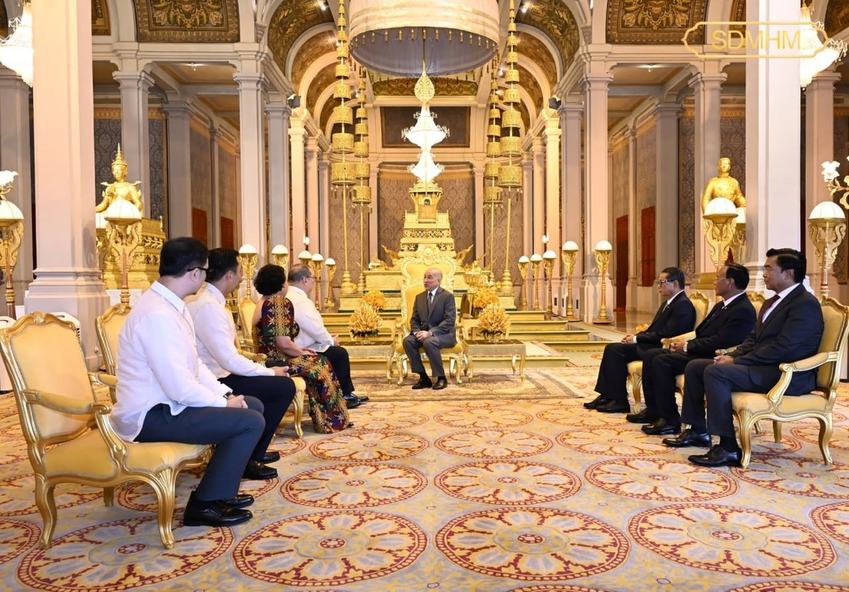 菲律宾新任驻柬大使向西哈莫尼国王递交国书