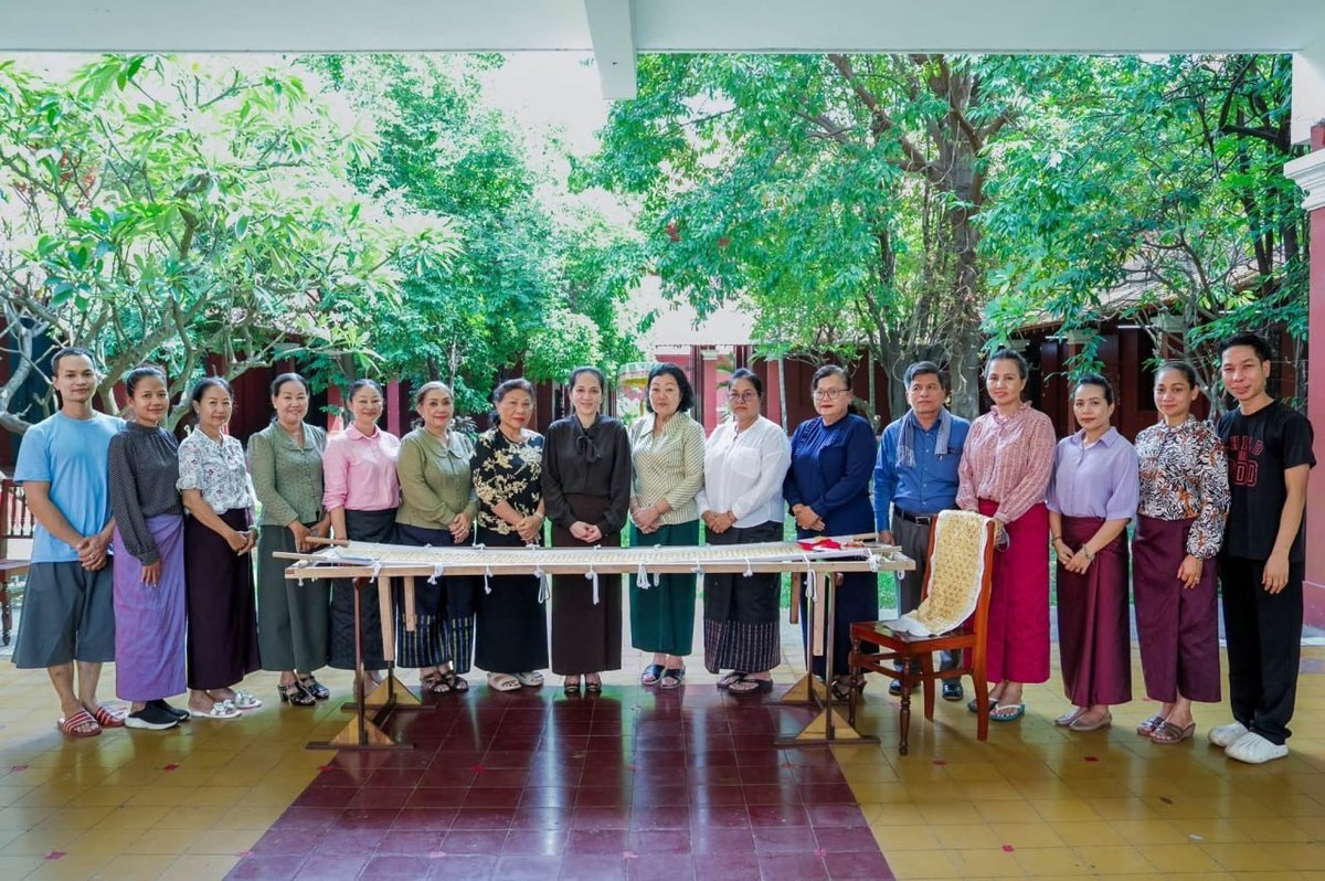洪玛奈夫人学习传统手工艺 准备法语国家峰会礼品