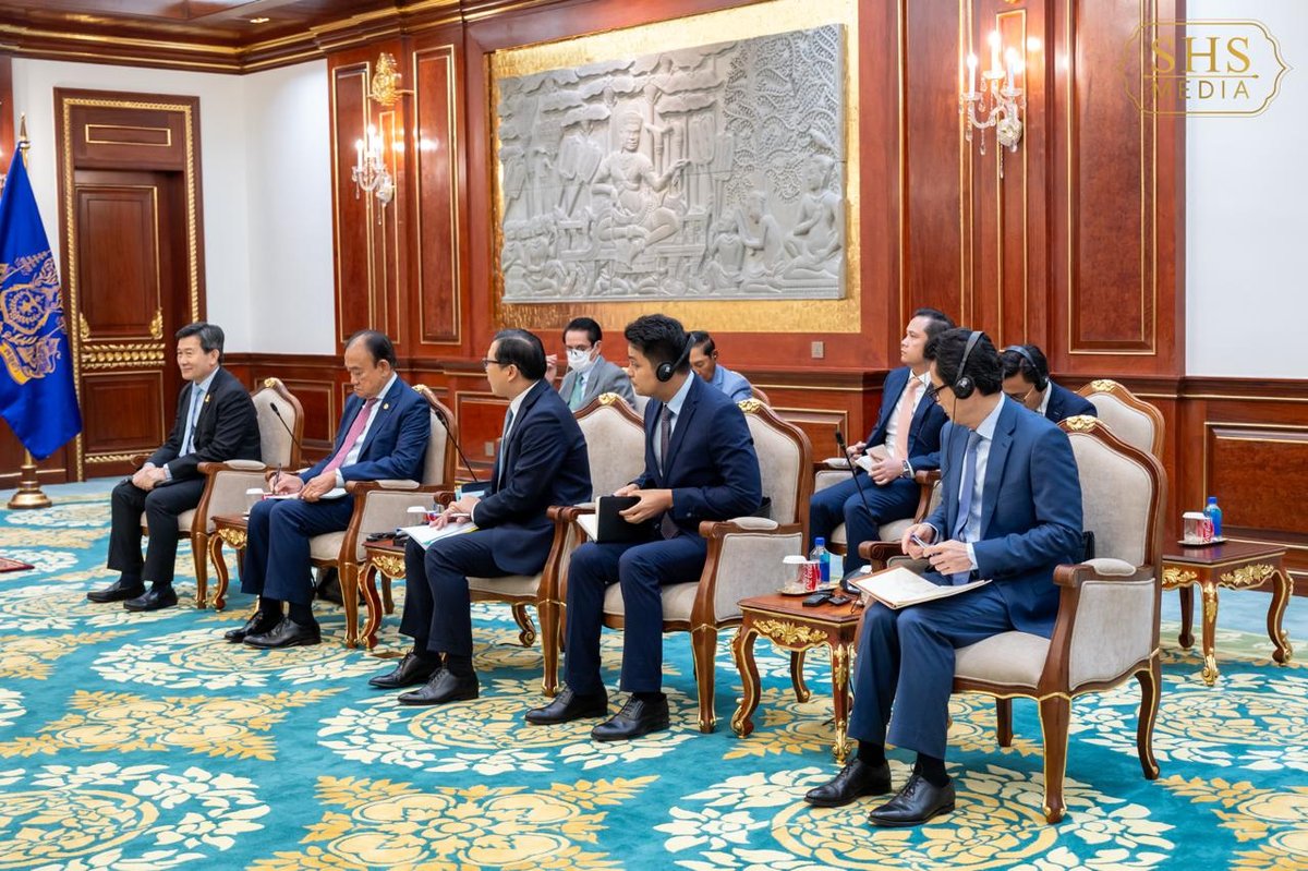洪森会见日本驻柬大使 探讨双边合作关系