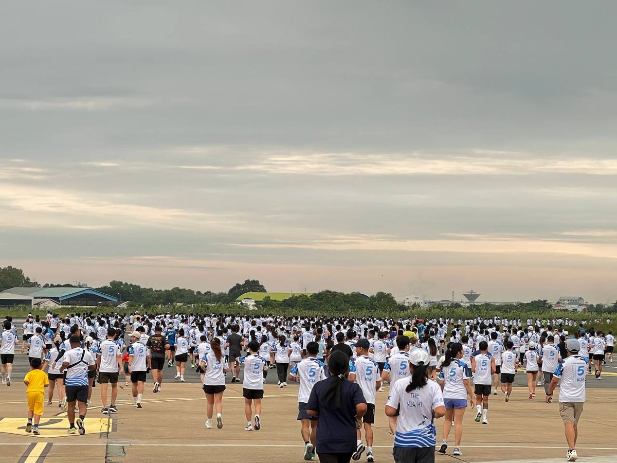 Kinal欢乐跑1500人开跑 金边旧机场办赛