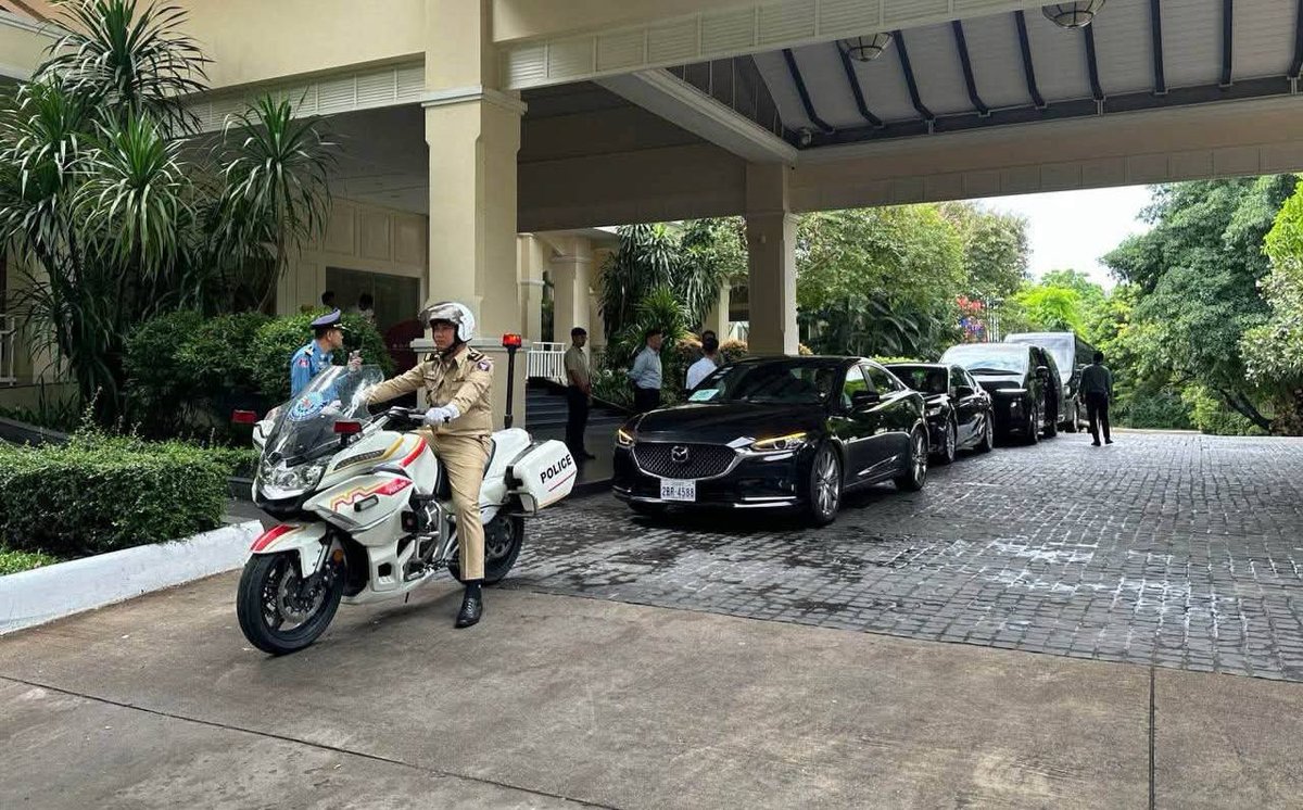 国家警察总署检查法语峰会护卫队排练
