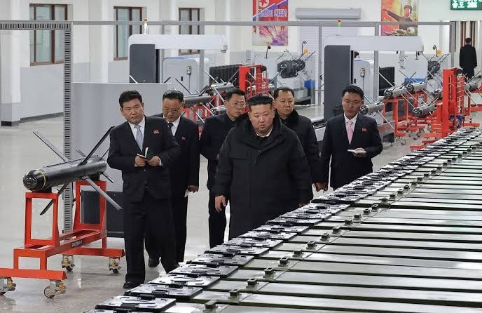 朝鲜展出无人机导弹 金正恩督造AI武器