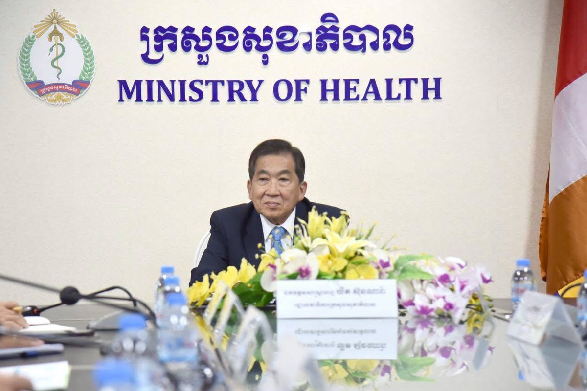 柬埔寨卫生部官员鼓励青年提升能力与道德