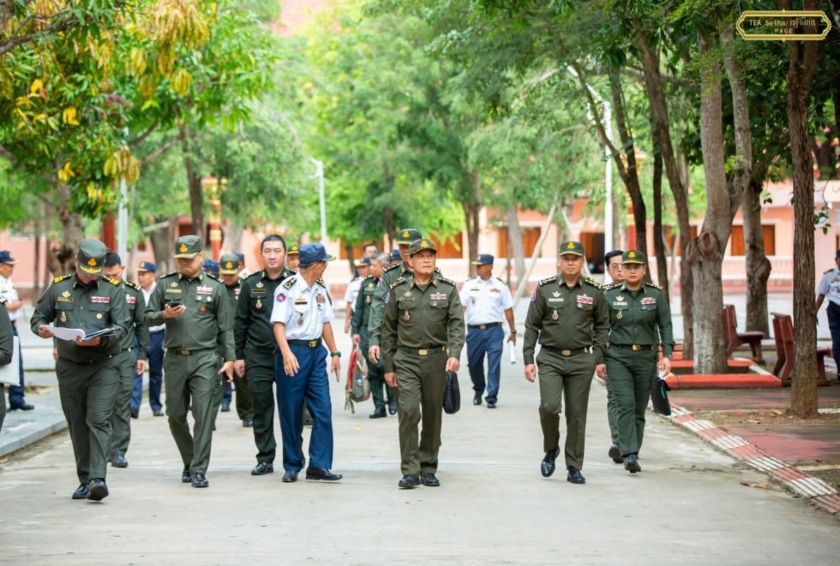 国防部长狄西哈视察义务兵训练学校选址