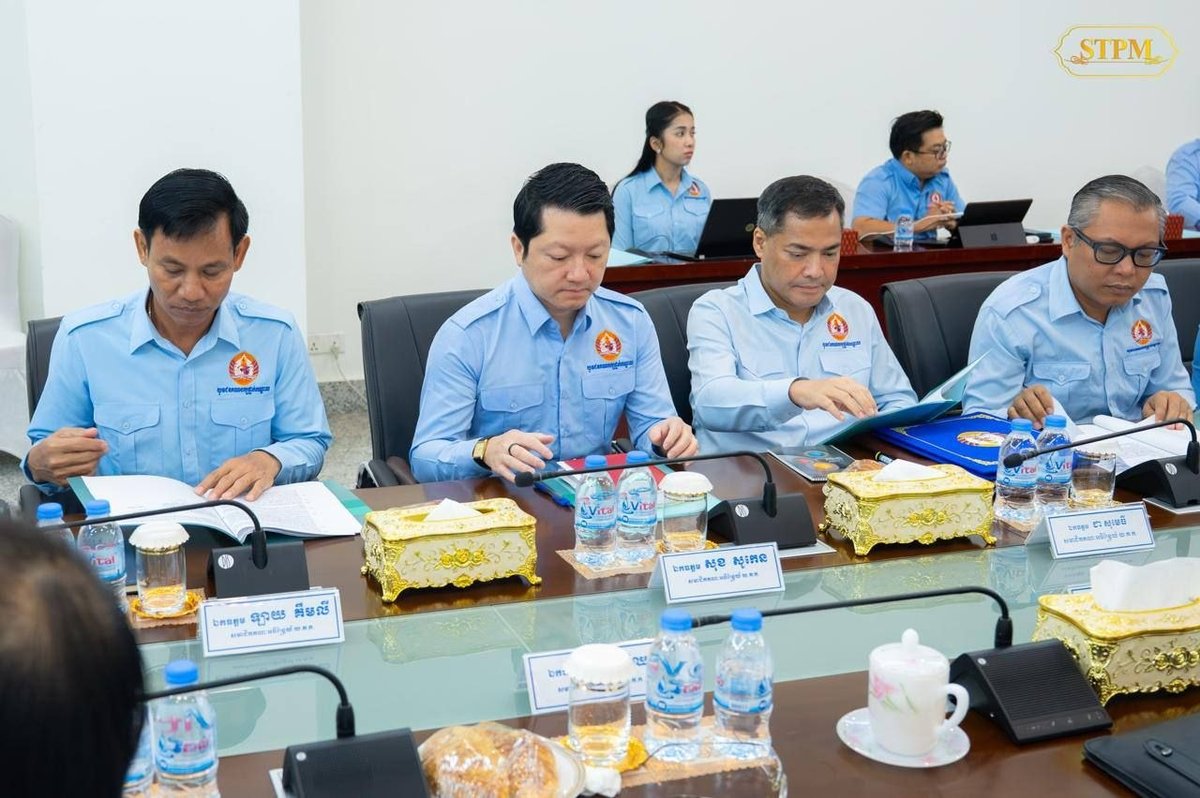 洪玛奈主持人民党青年中央常务会议 金边召开