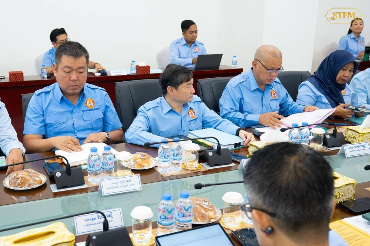 洪玛奈主持人民党青年中央常务会议 金边召开