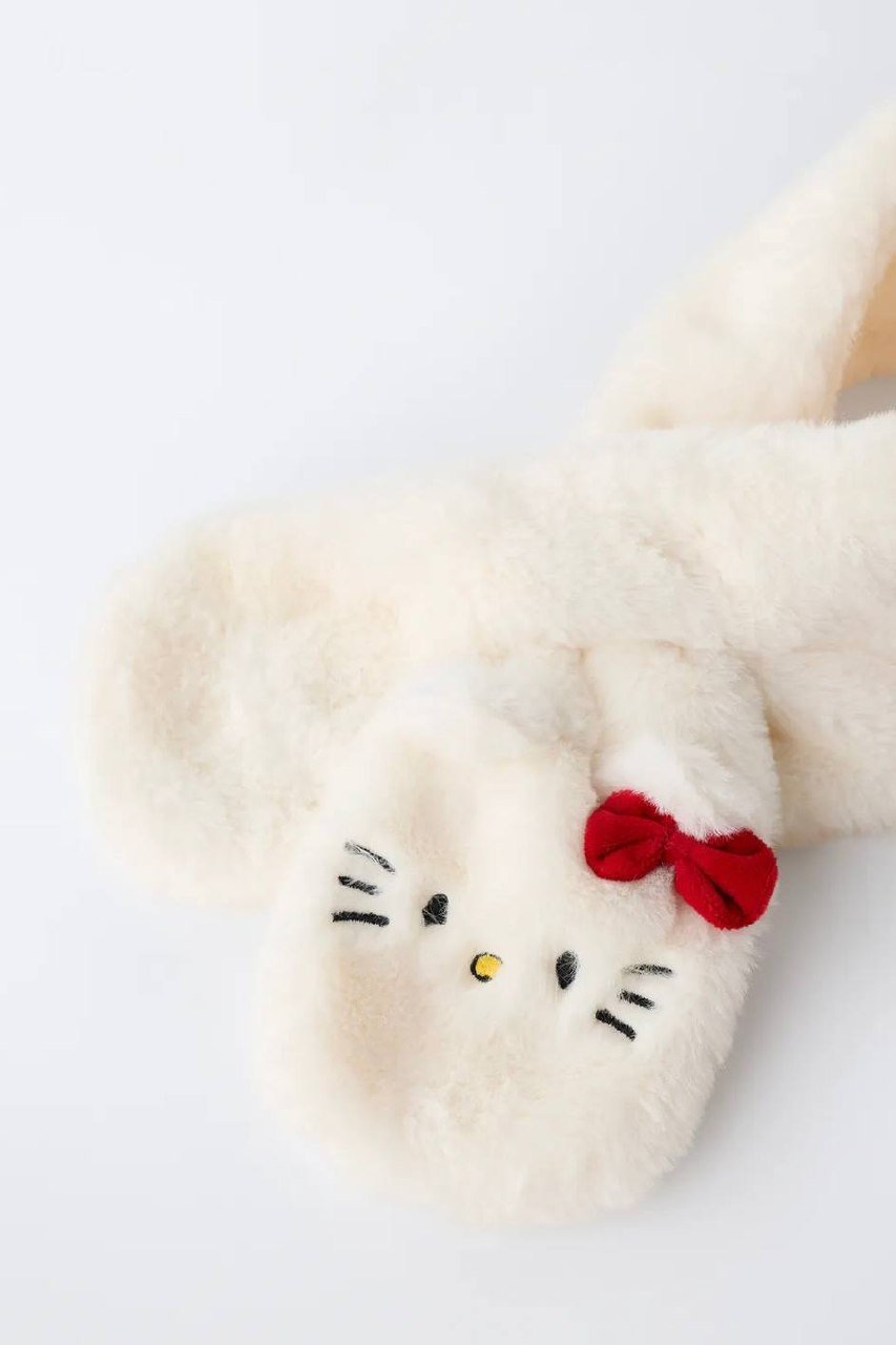 Zara柬埔寨Hello Kitty联名围巾上架 售价7.9