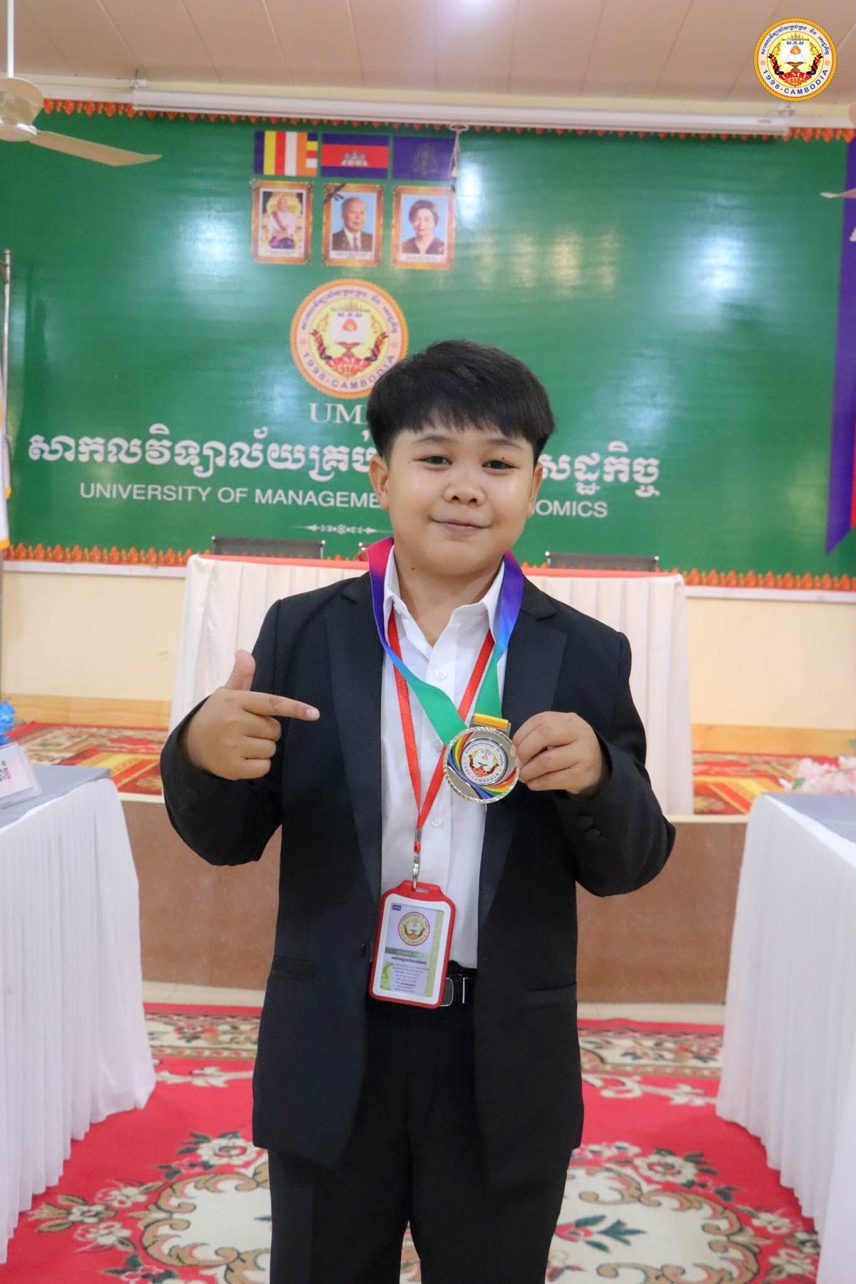 柬埔寨歌手Pich Khmer获法律学士学位
