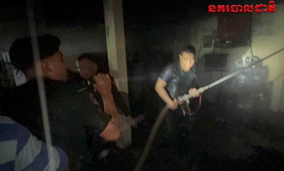 马德望省艾普县发生火灾 一栋民宅因电线短路被烧毁
