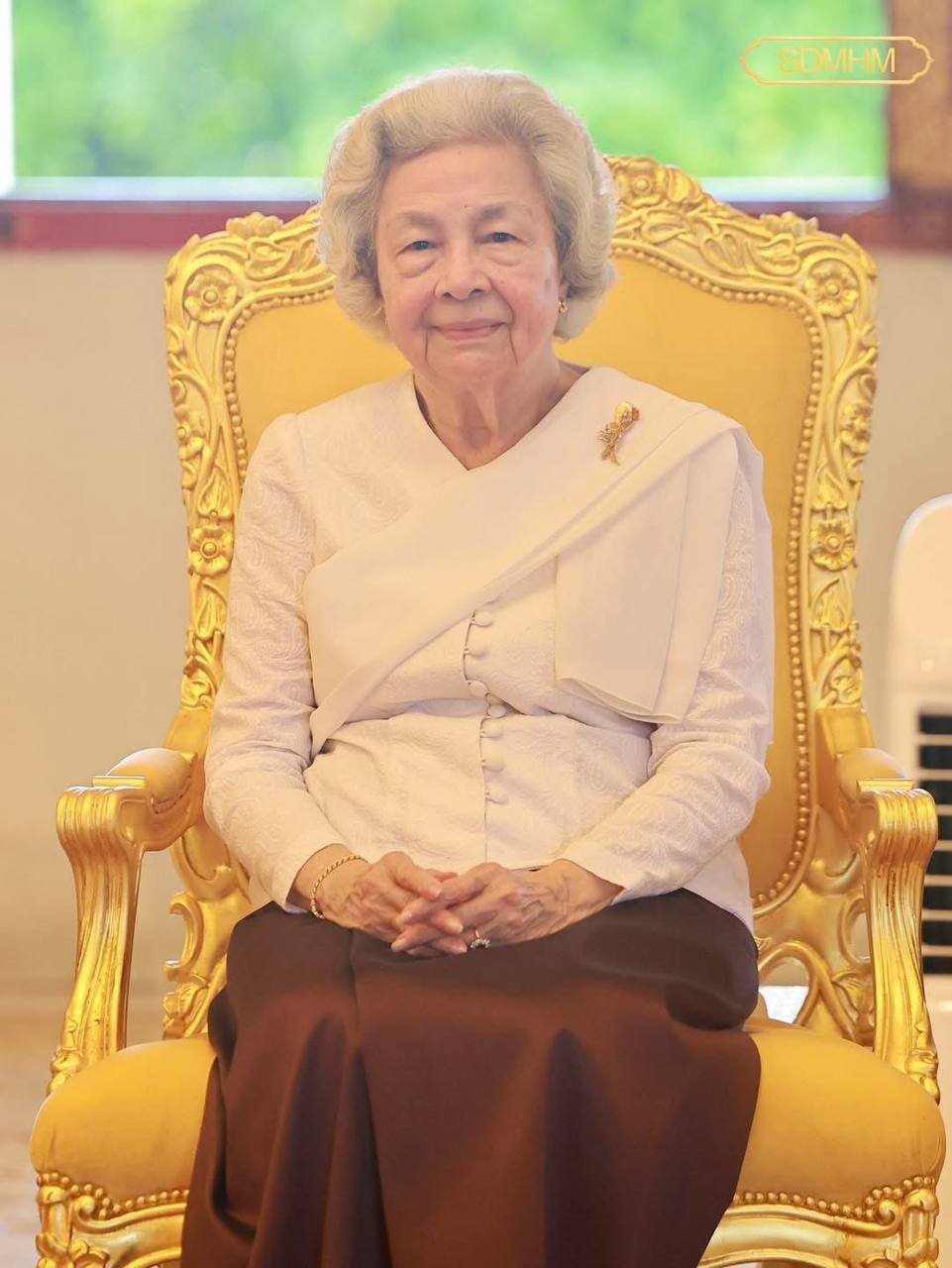 西哈莫尼国王与莫尼列太后出席王宫祭祀仪式