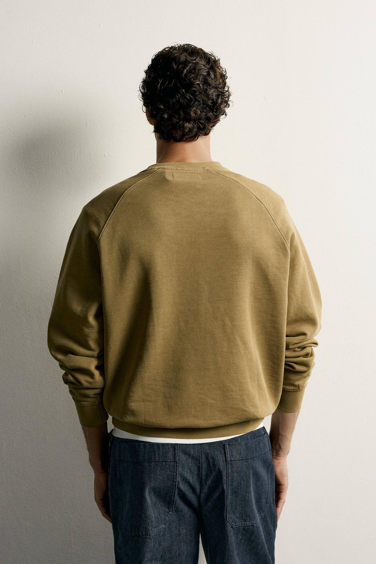 **REGULAR FIT CREW NECK SWEATS