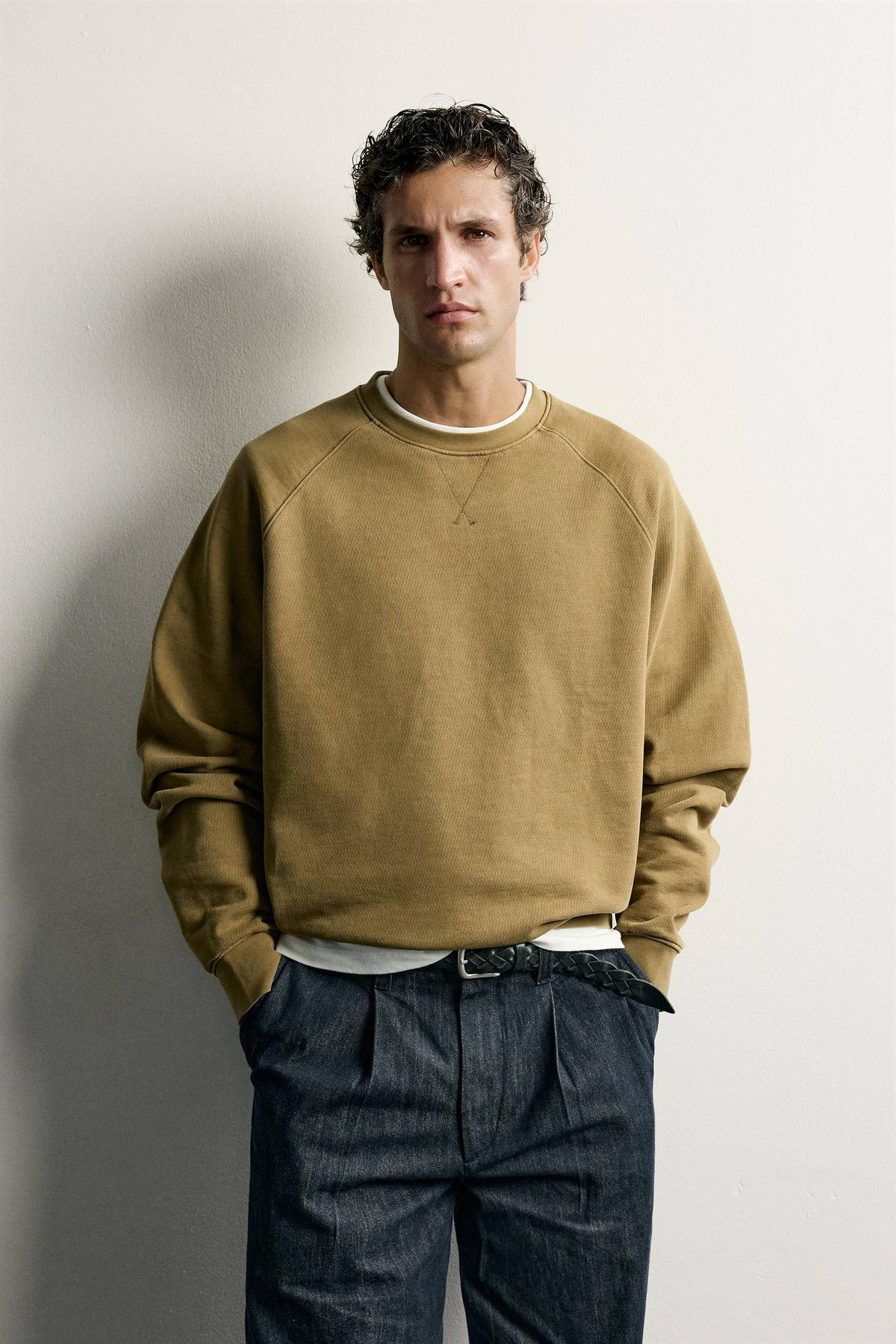 **REGULAR FIT CREW NECK SWEATS